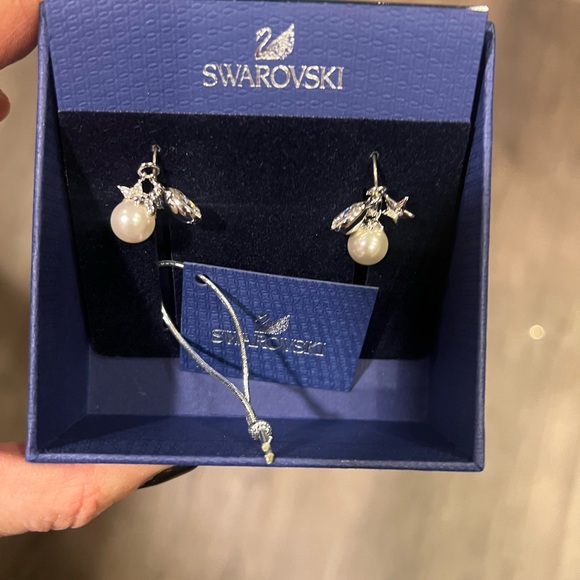 Beautiful Swarovski crystal and pearl earrings silver tone new - Picture 2 of 7